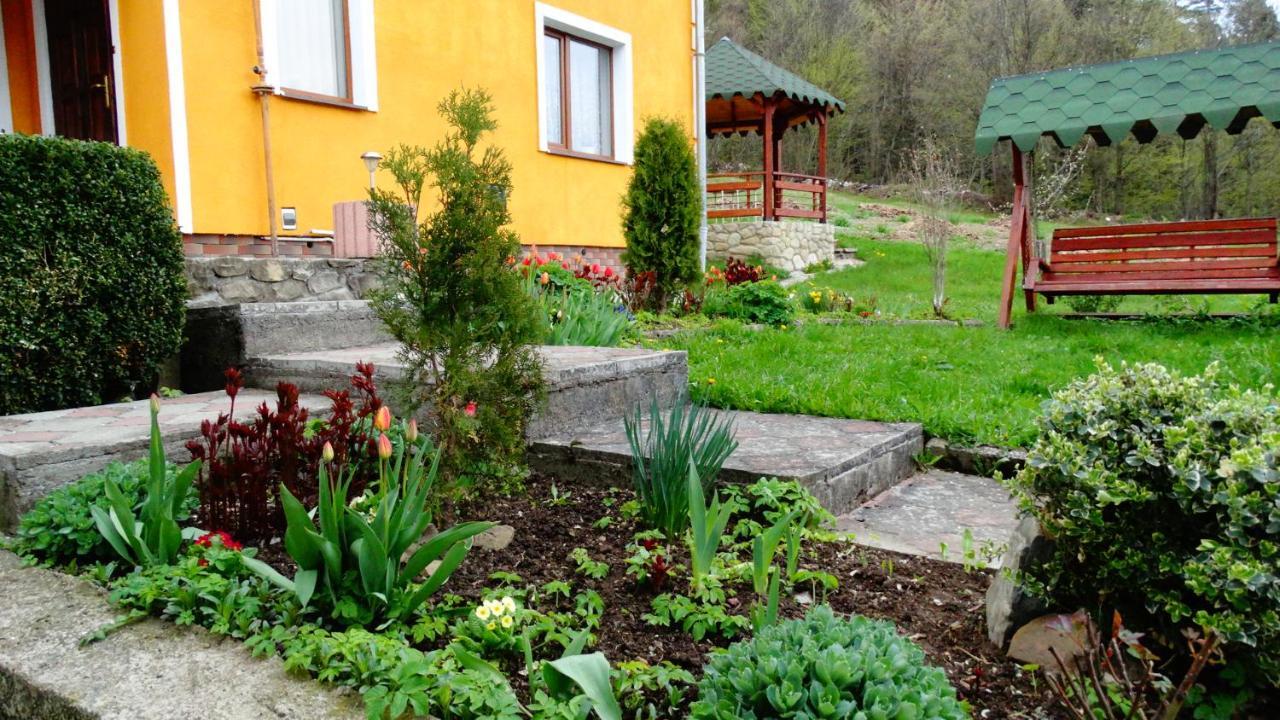 Guest House Karpaty Yaremche Dış mekan fotoğraf